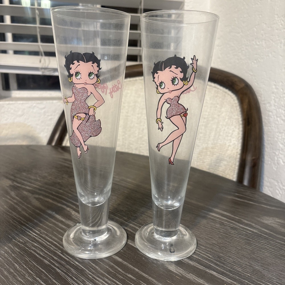 Betty Boop 22 oz Pilsner Glasses Set of Two Licensed by 3E‎ Trading LLC Glitter